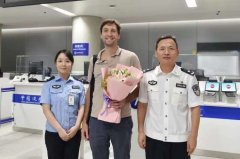 浦東機場衛星廳迎來首批出入境中轉旅客：這樣轉機方便多了！-香港國際快遞
