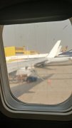 伊朗的空運價格客艙玻璃用透明膠修復？ 香料航空道歉