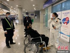國際快遞價(jià)格表-上海兩大機(jī)場上演生死時速 空地聯(lián)動“勸退”一留學(xué)生