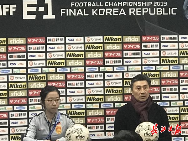 東亞杯首戰平韓國，中國女足進攻依然沒辦法，還傷了王霜