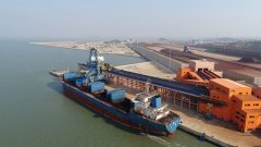 空運(yùn)一噸貨物到洛杉磯-莆田羅嶼作業(yè)區(qū)首次接靠30萬(wàn)噸級(jí)鐵礦船