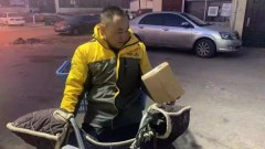 歐洲國際國際快遞-快遞小哥的春節模式:負責人留守派件,發3倍工資+紅包