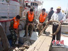 阿聯酋海運福建南青嶼邊防緊急救助臺輪4名遇險船員