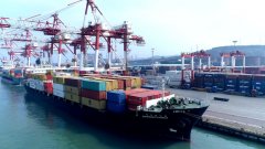 
海運整柜山東港口威海港：撐牢防疫“安全傘” 讓企業(yè)“貨暢其流”