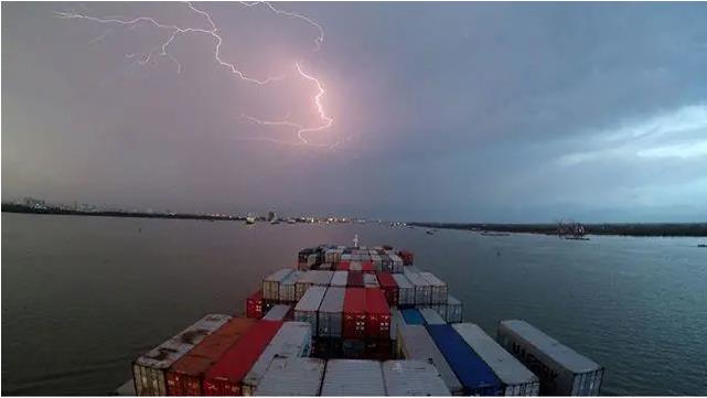 而韓國造船廠訂單量下跌了64%
-美國空運價格